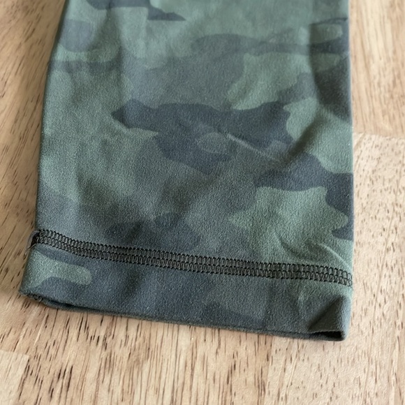 Camo Lululemon Leggings - Picture 3 of 15